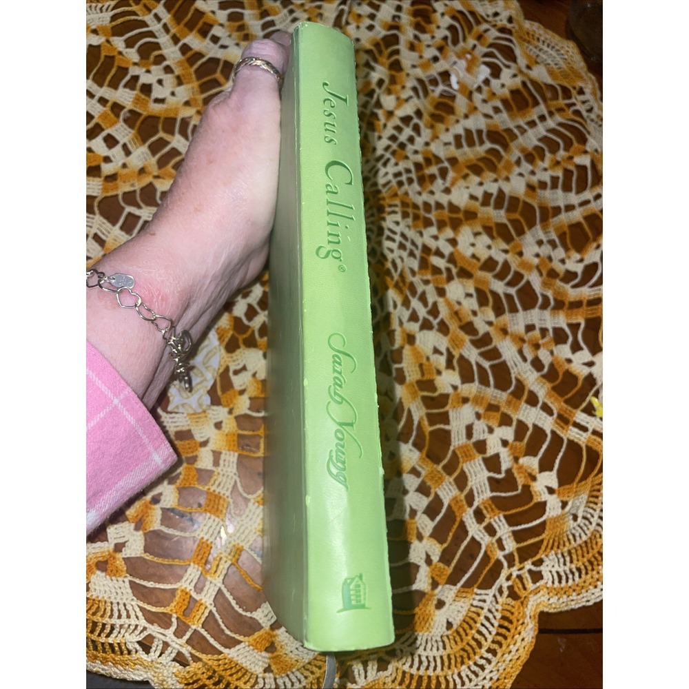Jesus Calling 365 Day Devotional Sarah Young Faux Green Leather Comfort Print - Picture 4 of 8